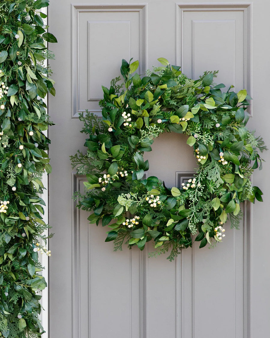Couronne extérieur de cyprès à baies blanches