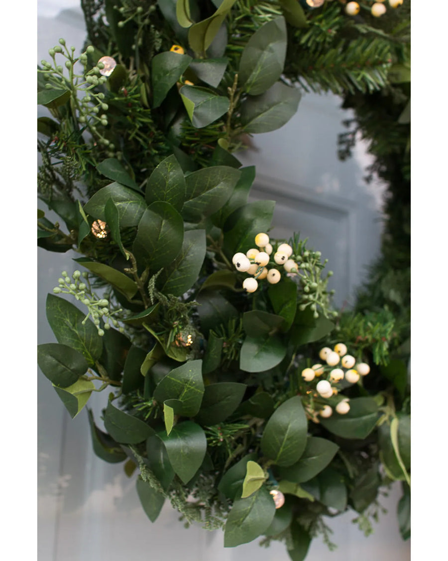 Couronne extérieur de cyprès à baies blanches